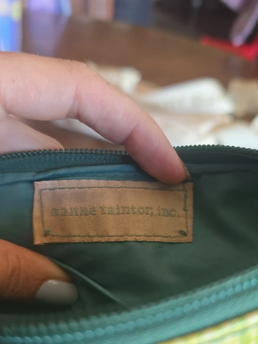 Vintage-Inspired Green Cosmetic Pouch - Beauty Quote